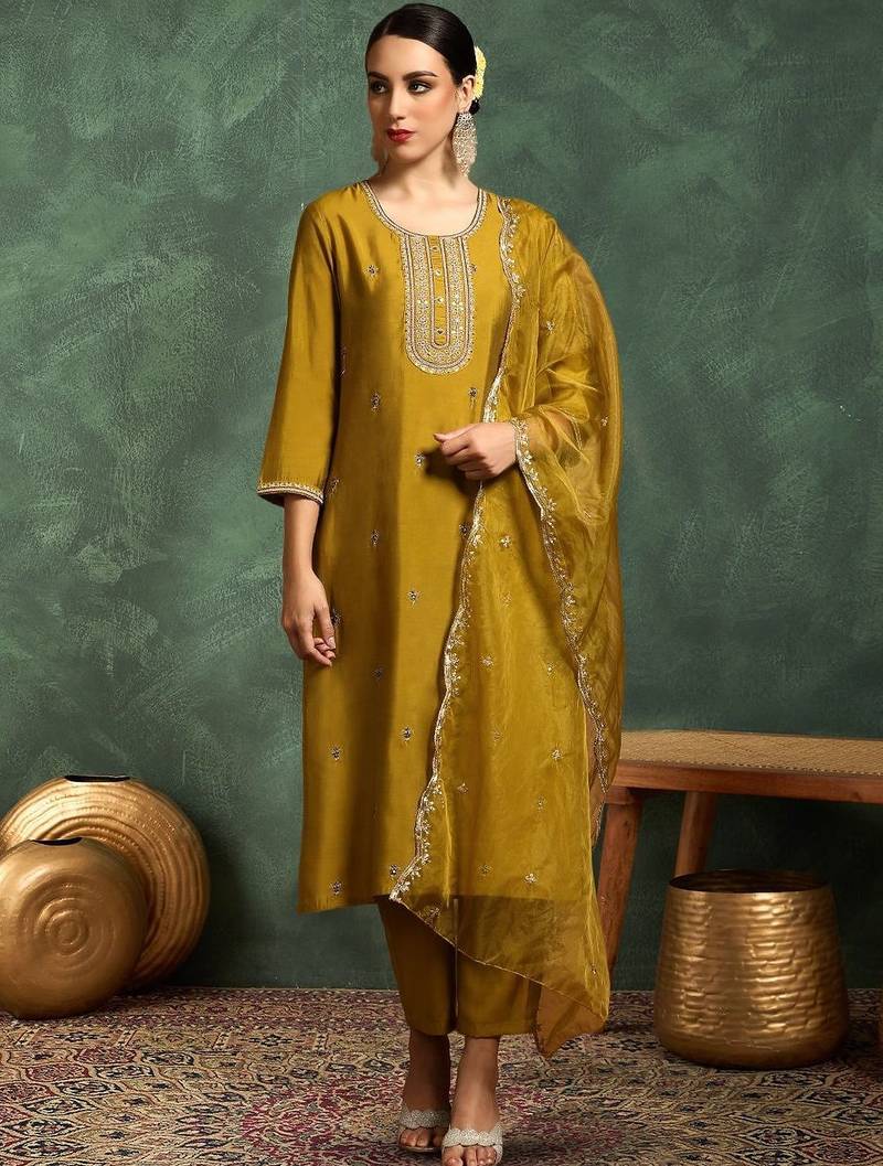 Women Ethnic Motifs Printed Kurta with Trouser & Dupatta