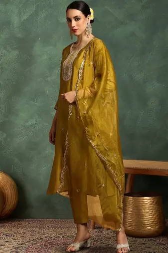 Women Ethnic Motifs Printed Kurta with Trouser & Dupatta