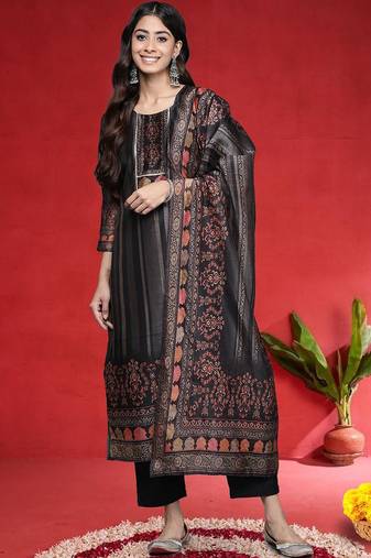 Printed Chanderi Silk Round Neck Straight Kurta With Trousers & Dupatta