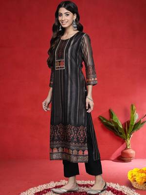 Printed Chanderi Silk Round Neck Straight Kurta With Trousers & Dupatta 4