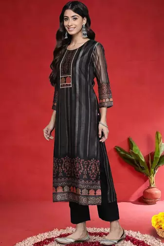 Printed Chanderi Silk Round Neck Straight Kurta With Trousers & Dupatta