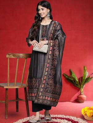 Printed Chanderi Silk Round Neck Straight Kurta With Trousers & Dupatta 6
