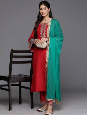 Floral Yoke Design Sequinned Kurta With Trousers & Dupatta 7