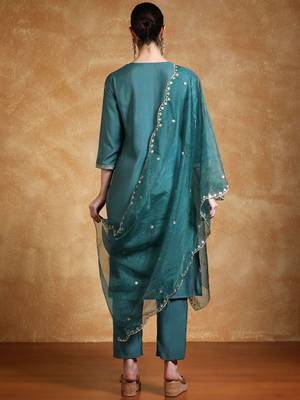 Women Floral Embroidered Regular Thread Work Kurta with Trousers & Dupatta 5