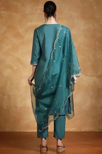 Women Floral Embroidered Regular Thread Work Kurta with Trousers & Dupatta