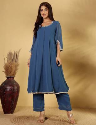 Women Panelled Thread Work Anarkali Republic Day Kurta with Palazzos & Fringed Dupatta 2
