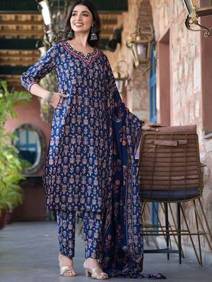 Floral Printed Regular Pure Cotton Straight Kurta with Trousers & With Dupatta 3