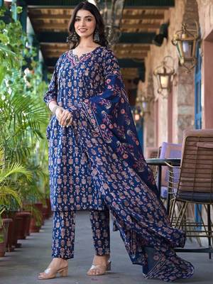 Floral Printed Regular Pure Cotton Straight Kurta with Trousers & With Dupatta 4