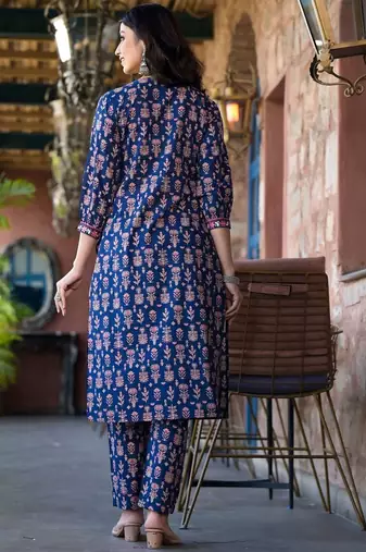 Floral Printed Regular Pure Cotton Straight Kurta with Trousers & With Dupatta