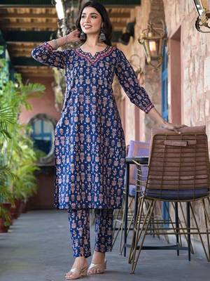 Floral Printed Regular Pure Cotton Straight Kurta with Trousers & With Dupatta 6