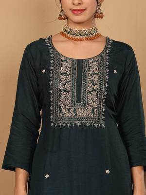 Floral Embroidered Thread Work Pure Silk Straight Kurta With Trousers & Dupatta 2