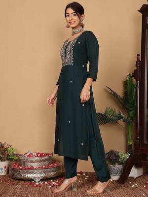 Floral Embroidered Thread Work Pure Silk Straight Kurta With Trousers & Dupatta 6