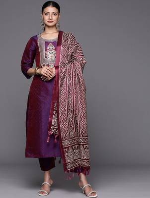 Geometric Woven Design Thread and Zari Work Straight Kurta with Trousers & Dupatta 1
