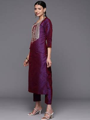 Geometric Woven Design Thread and Zari Work Straight Kurta with Trousers & Dupatta 5