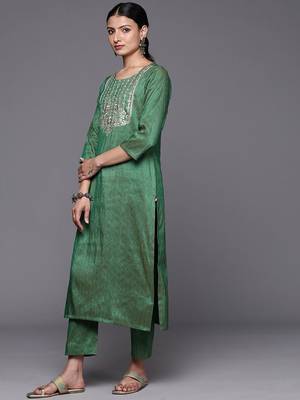 Geometric Woven Design Thread Work Straight Kurta With Trousers & Dupatta 5