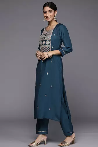 Ethnic Motifs Embroidered Straight Kurta & Trousers With Dupatta