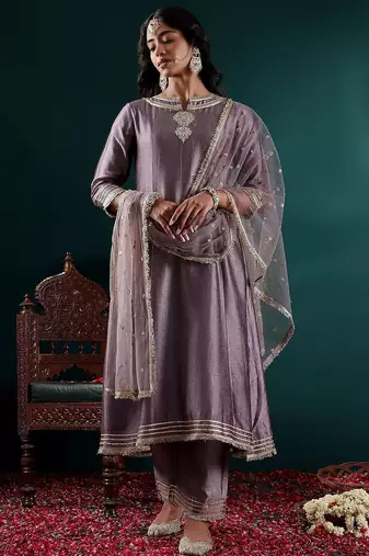 Women Floral Embroidered Panelled Kurta with Trousers & With Dupatta