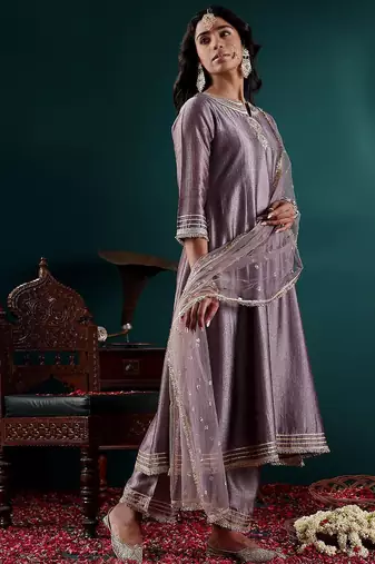 Women Floral Embroidered Panelled Kurta with Trousers & With Dupatta