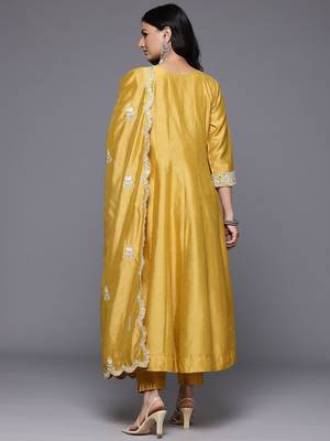 Floral Embroidered Thread Work Kurta With Trousers & Dupatta 6