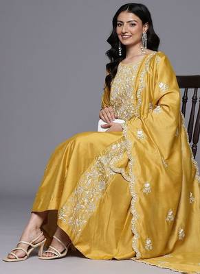 Floral Embroidered Thread Work Kurta With Trousers & Dupatta 7