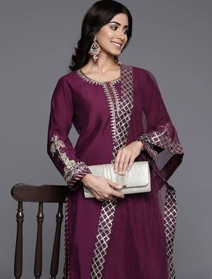 Ethnic Motifs Embroidered Zari Kurta with Trousers & Dupatta 1