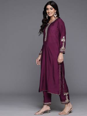 Ethnic Motifs Embroidered Zari Kurta with Trousers & Dupatta 5