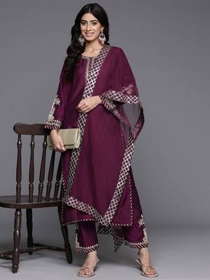 Ethnic Motifs Embroidered Zari Kurta with Trousers & Dupatta 7