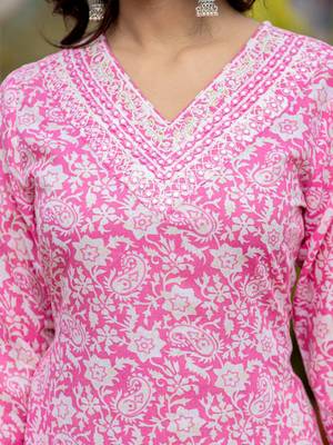 Paisley Printed Regular Thread Work Kurta with Trousers & With Dupatta 2