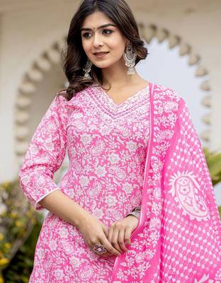 Paisley Printed Regular Thread Work Kurta with Trousers & With Dupatta 7