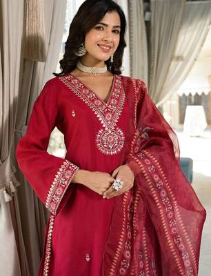 Ethnic Motifs Yoke Design Regular Thread Work Kurta with Trousers & With Dupatta 2