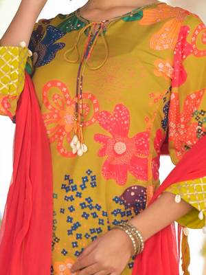 Women Floral Printed Kurti with Sharara & Dupatta 2