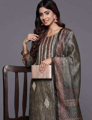Women Abstract Printed Gotta Patti Kurta with Trousers & With Dupatta 2