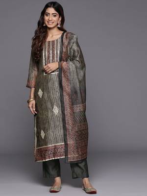 Women Abstract Printed Gotta Patti Kurta with Trousers & With Dupatta 6