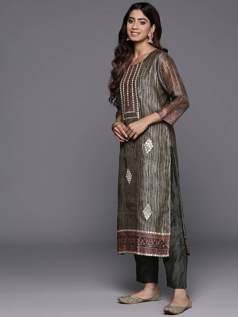 Women Abstract Printed Gotta Patti Kurta with Trousers & With Dupatta