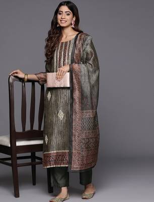 Women Abstract Printed Gotta Patti Kurta with Trousers & With Dupatta 8