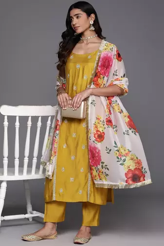 Ethnic Motifs Embroidered Sequinned Kurta with Trousers & Dupatta