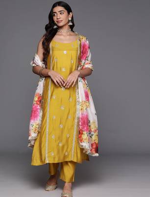 Ethnic Motifs Embroidered Sequinned Kurta with Trousers & Dupatta 5