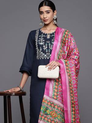 Women Floral Embroidered Regular Kurta with Trousers & With Dupatta 2