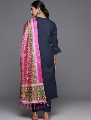 Women Floral Embroidered Regular Kurta with Trousers & With Dupatta 8