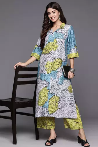 Women Printed Regular Kurta with Trousers