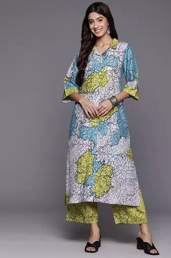 Women Printed Regular Kurta with Trousers