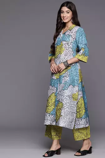 Women Printed Regular Kurta with Trousers
