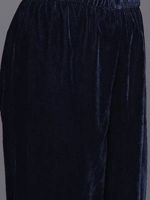 Zari Embroidered velvet Kurta with Trouser and Dupatta 4