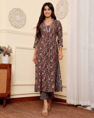 Women Floral Printed Regular Sequinned Kurta with Trousers & Dupatta 2