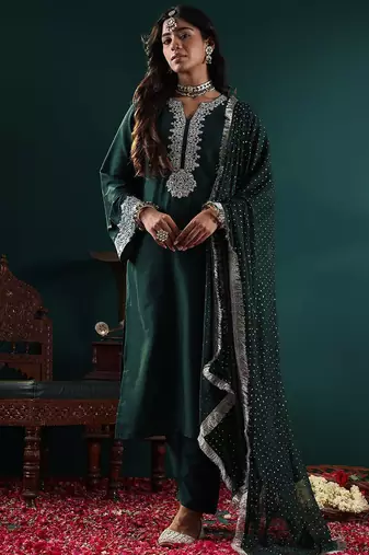 Women Embroidered Regular Thread Work Kurta with Trousers & With Dupatta
