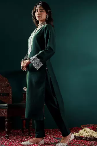 Women Embroidered Regular Thread Work Kurta with Trousers & With Dupatta
