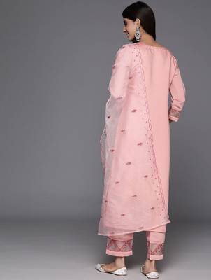 Floral Embroidered Regular Sequinned Kurta with Trousers & Dupatta 6