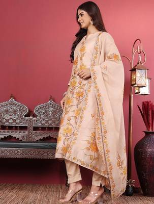 Floral Printed Kantha Work Chanderi Silk Straight Kurta with Trousers & Dupatta 5