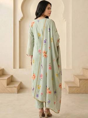Women Floral Printed Regular Kurta with Trousers & With Dupatta 2