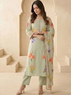 Women Floral Printed Regular Kurta with Trousers & With Dupatta 6